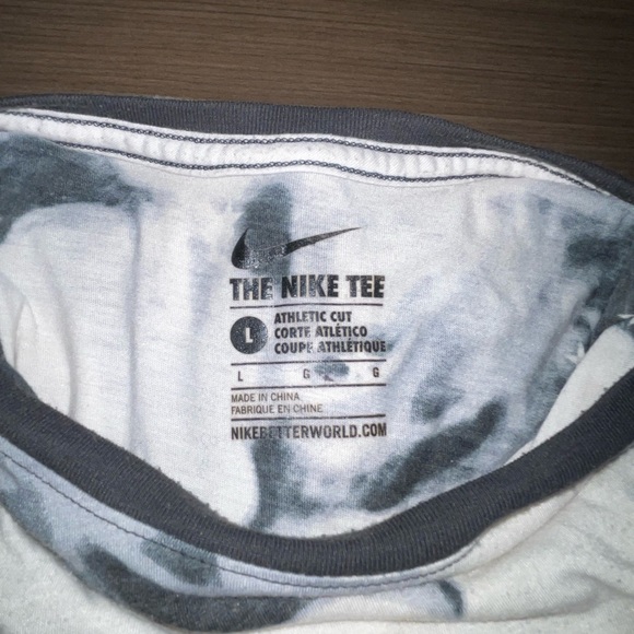 Nike Athletic Cut Tee - Large - Picture 3 of 3